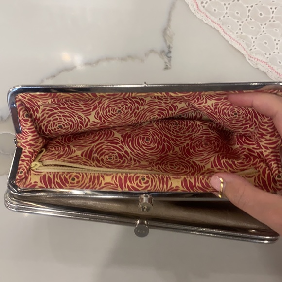 Tan HoBo embossed wallet - Picture 9 of 9